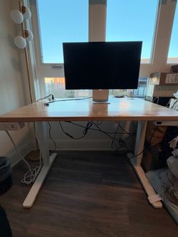 Uplift Standing Desk