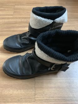 Lightly used winter boots (Size 8.5)