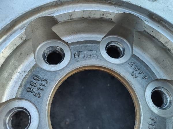 17 inch rims and caps with tires. Buick Ranier, trailblazer or Envoy