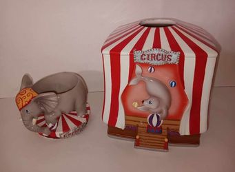 2 piece lot "Circus" bathroom decor cup holder and tissue box holder $5 firm for both!