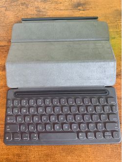 Apple Smart Keyboard for 9.7” iPad Pro (A1772)