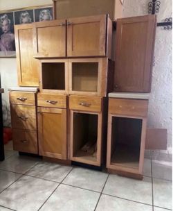 Kitchen Cabinets With Double Sink & Faucet/Garbage Disposal