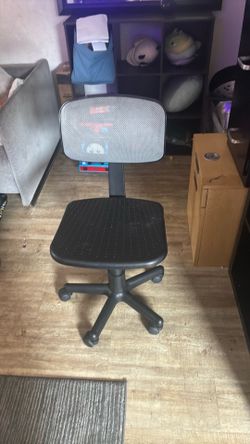Rolling office chair