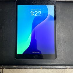 Apple iPad 7th Gen 32GB WiFi + Cellular w/Logitech Keyboard