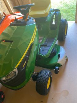 Brand new never used 2026 John Deere   42 inch riding mower lawn tractor 2500$ new