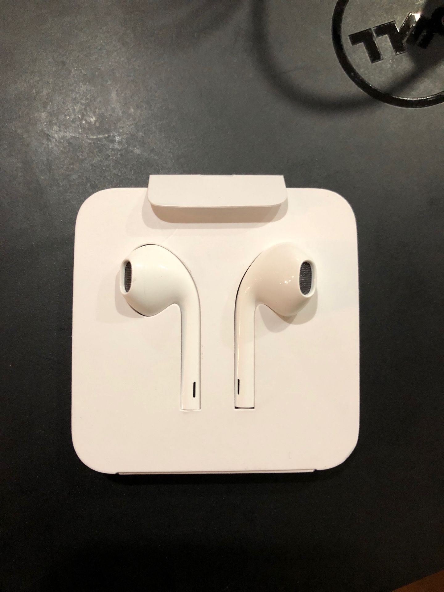 iPhone headphones never used 10$