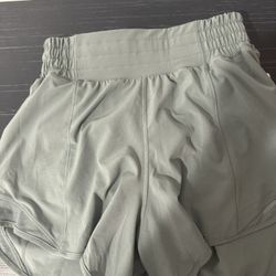 BRAND NEW! LULULEMON WOMEN SHORTS 
