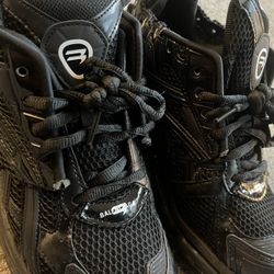All black balenciagas 42