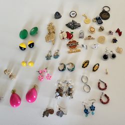 Jewelry Lot Brooches and earrings