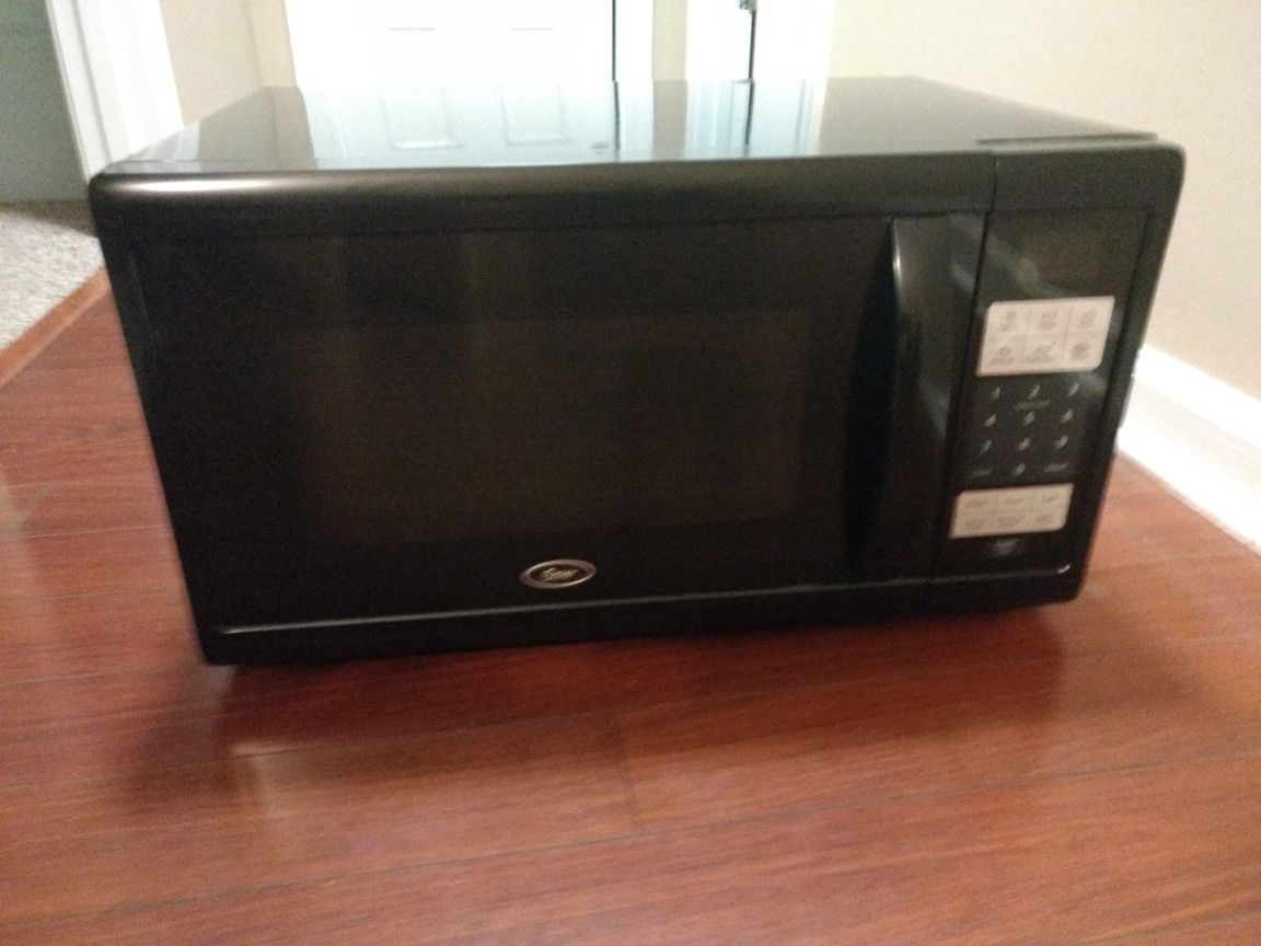 Oster Black Microwave (OGZJ1104)