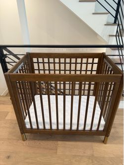 WOOD MINI-CRIB WITH STARTER MATTRESS