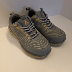 Women's Steel Towed Shoes Size 6 Like New