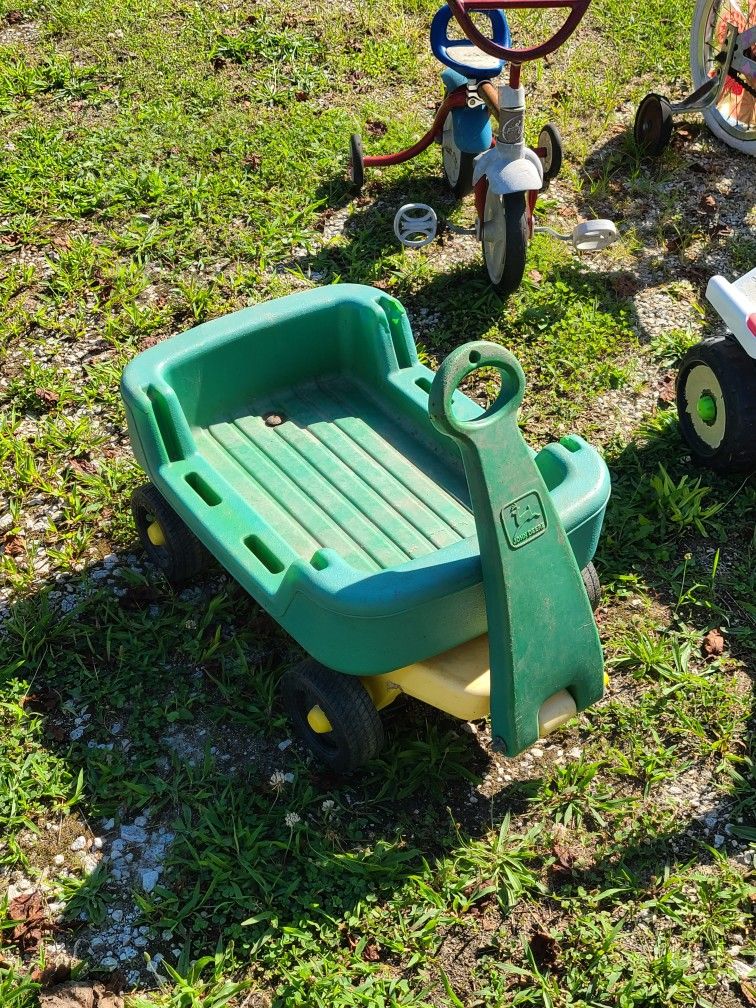 Little John Deere Wagon For Kids And Toddlers. East, west or north