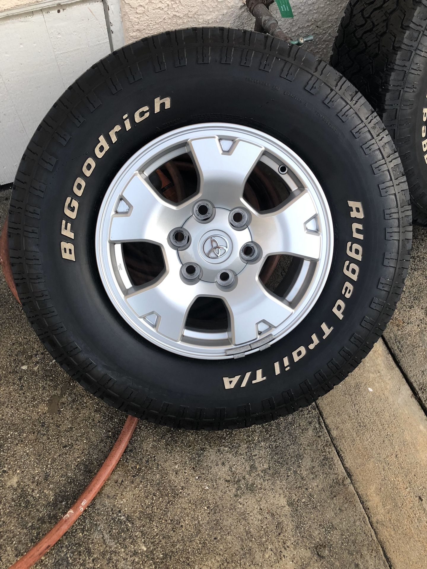 Set Of (4) 16”Wheels Tires OEM Toyota Runner 20052015 Set