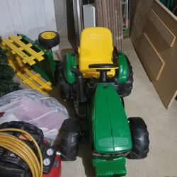 John Deer Kids Tractor Needs Battery Works Good 