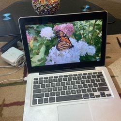 Laptop MacBook Pro 2012,i7,500gbRam,8gbHD,MSOffice,webcam,DVD,Charger