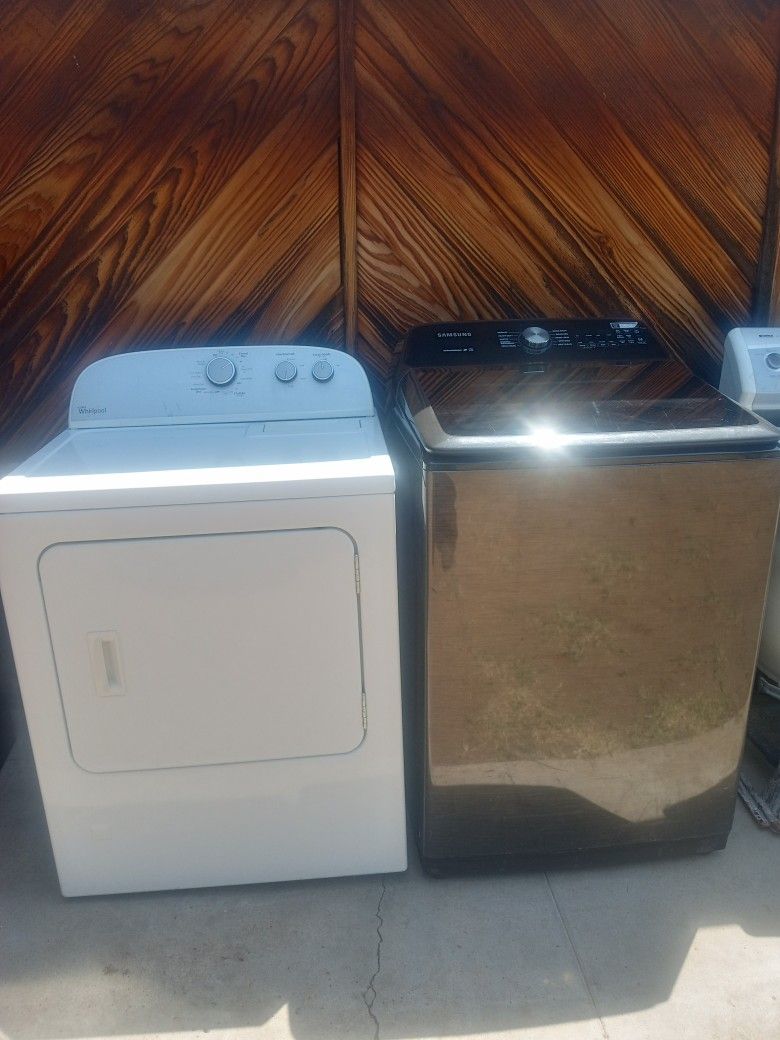 SAMSUNG WASHER & WHIRLPOOL GAS DRYER (FREE DELIVERY & INSTALLATION)