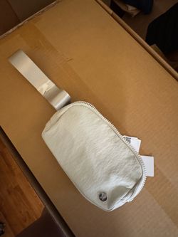 Lululemon belt bag - NWT