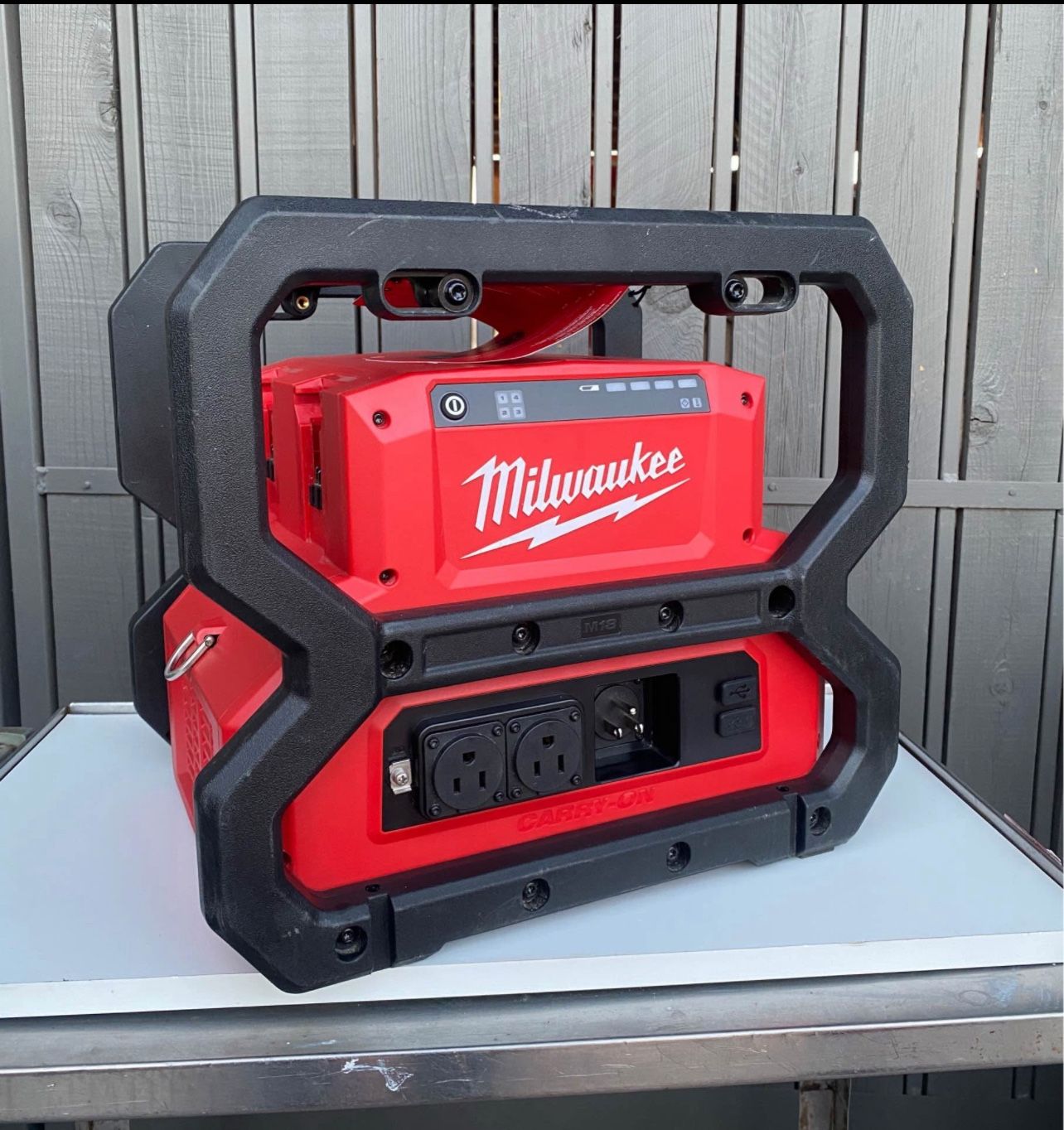 Milwaukee M18 18V Lithium-Ion Cordless 3600-Watt/1800-Watt Battery Powered Power Supply