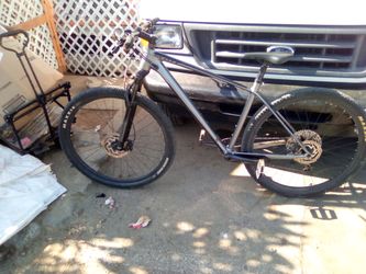 Specialized 29 inch Scott965 mountain bike