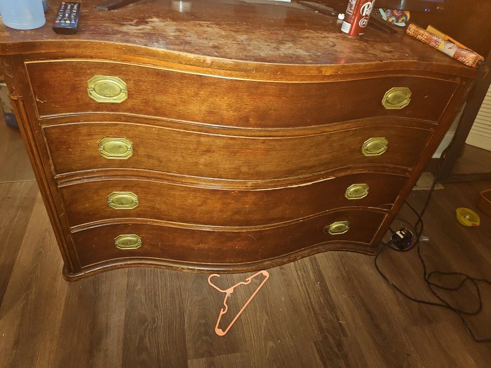 Dresser 