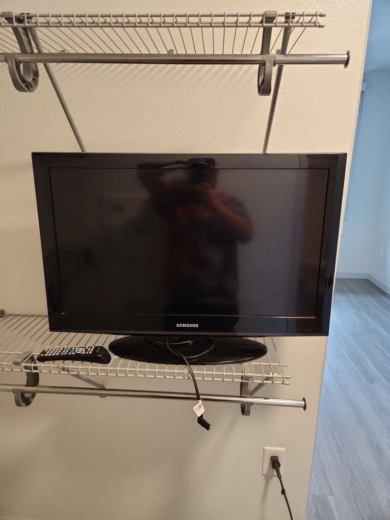 32" Samsung Tv Moving Must Go OBO