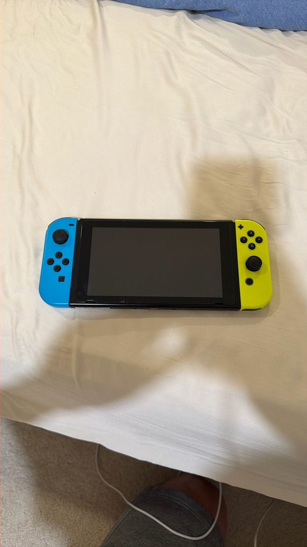 Ninteo Switch with two sets of controllers
