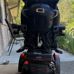 Quantum iLevel Powerchair 