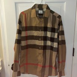 Burberry t shirt