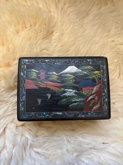 Vintage hand painted black lawyer Asian jewelry box♥️