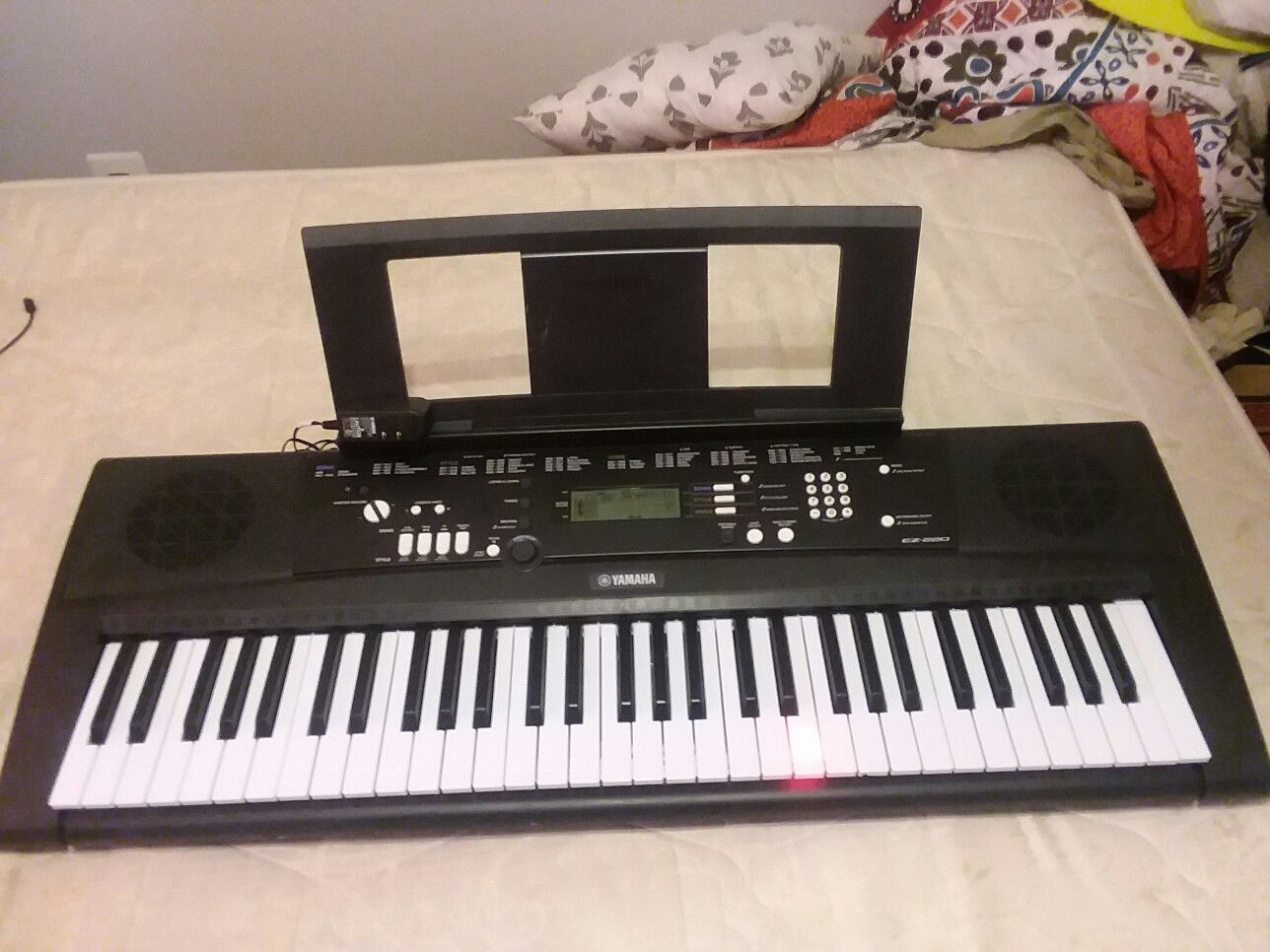 Yamaha EZ-220 Keyboard Piano Lights Up With Adapter