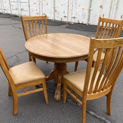 Oakwood expandable dining table