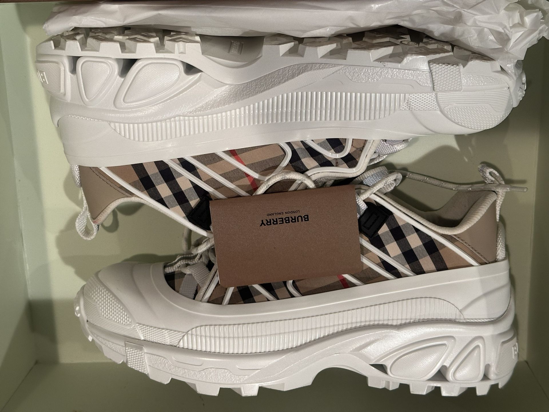 Burberry Arthur Women's Archive Beige/White Low-Top Sneakers Size 40EU/10US