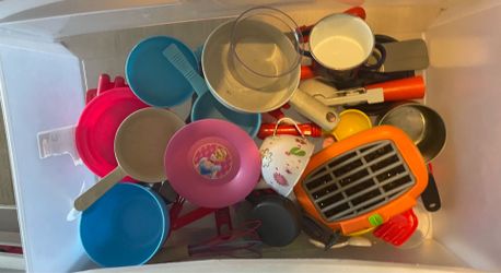 Toy kitchen items. Off Boxelder dr 92563