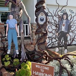 Stranger Things  Decoration – Custom PVC Laser-Cut Display Eleven, Eddie &  Verna 