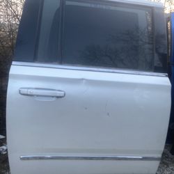 2015 - 2020 PEARL WHITE SUBURBAN DENALI YUKON XL REAR PASSENGER DOOR OEM MKD80