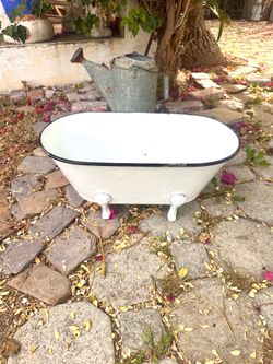 Crowfoot Tub Rozzi Rayne