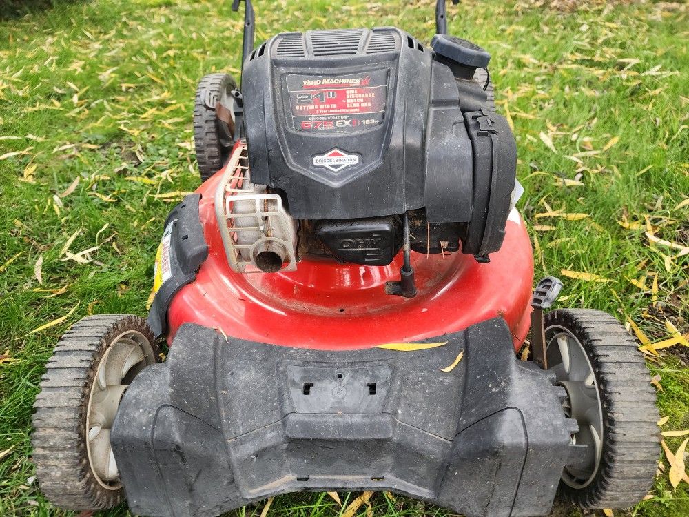 Yard Machines 21" Push Mower - Briggs & Stratton 675EXi (163cc)