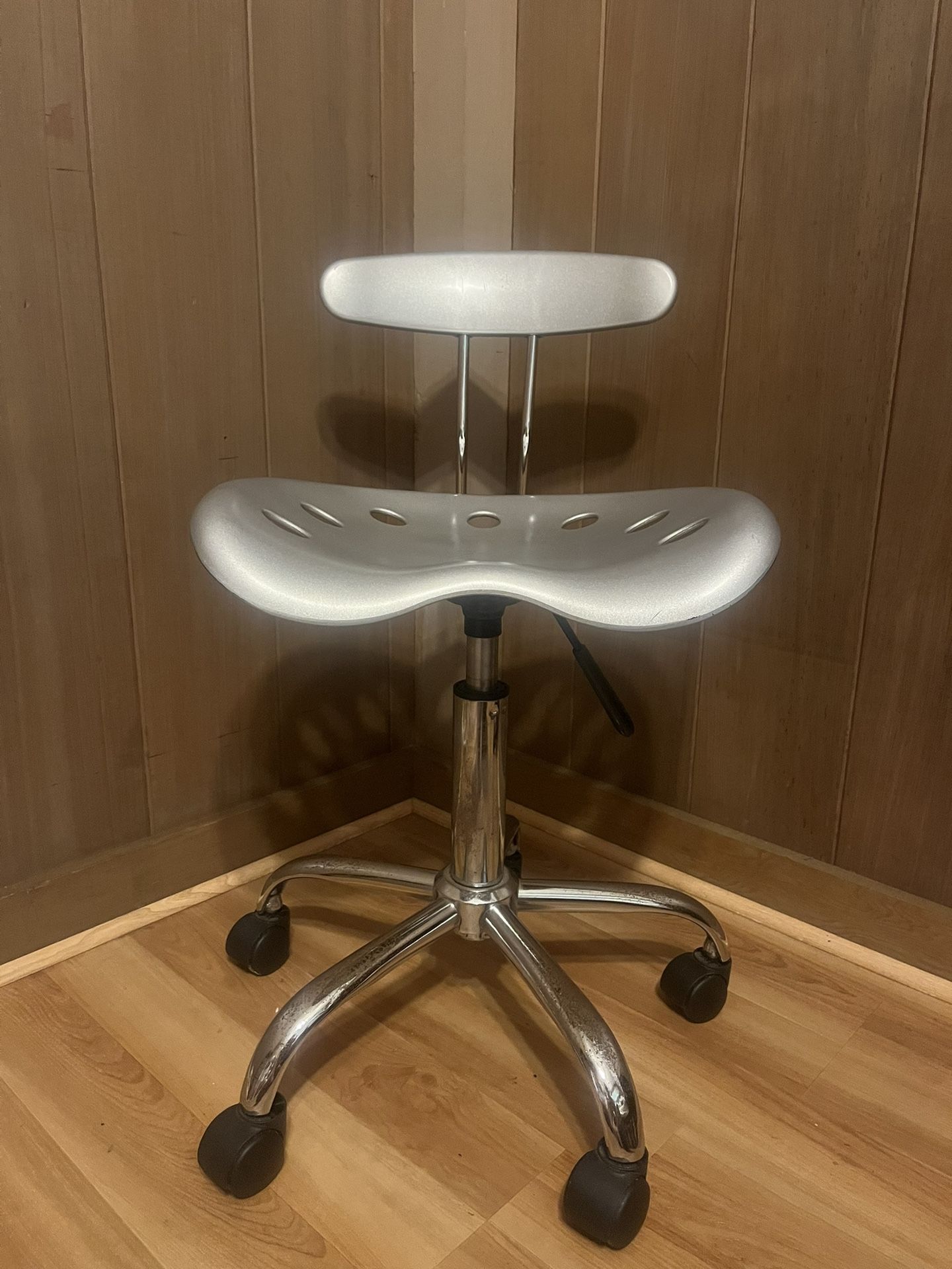 Swivel Office Chair with Tractor Seat, Silver