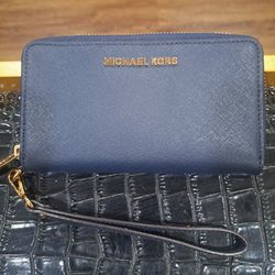 Mickael Kors Navy Blue Wristlet 
