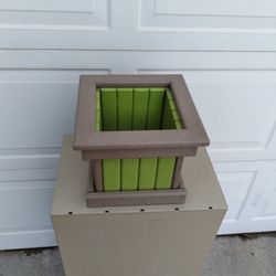 Poly Planter and Plant Stand 