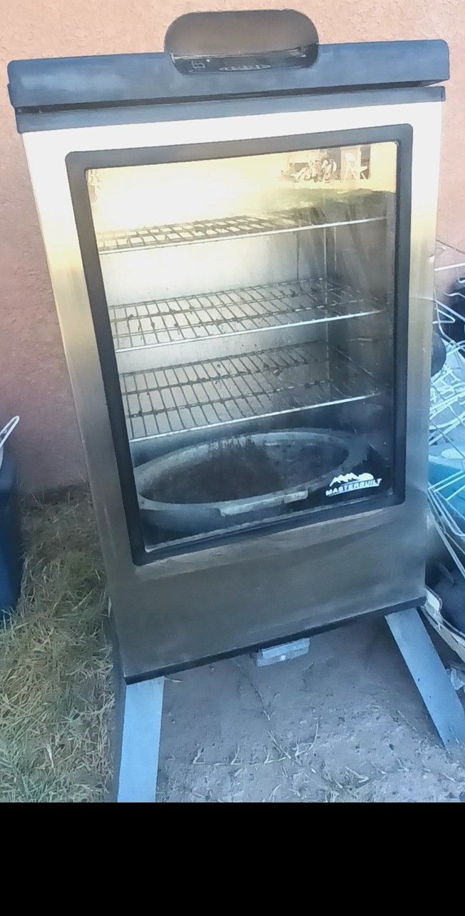 MasterBuilt 40" Electric Smoker (wood Chip)
