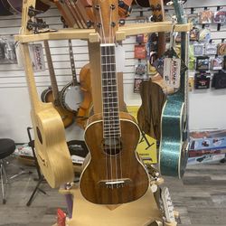 Guitarras, Ukeleles, Bajosexto , Bajos, Cancioneros, Pedales Para Guitarra Y Mas