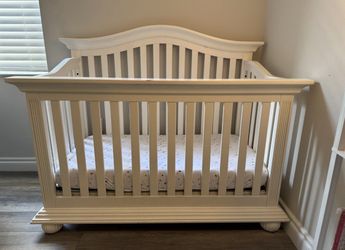 Crib + FREE crib mattress