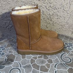 BOOTS UGG SIZE 9 WOMEN’S 