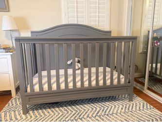 Two in One Convertible Crib w/Mattress