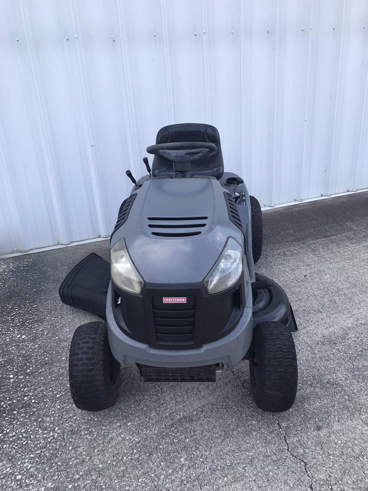 CRAFTSMAN LT1500 TRACTOR 42 INCH RIDING LAWN MOWER for Sale in Clermont