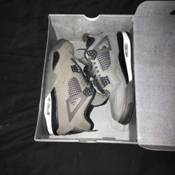 Sz 8 5 Jordan 4s 