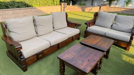 Sofas set with central table