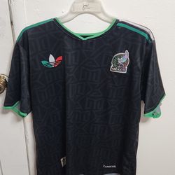 Selección mexicana black soccer jersey